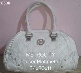 METRO CITY RED WALLET, Fesyen Wanita, Tas & Dompet di Carousell