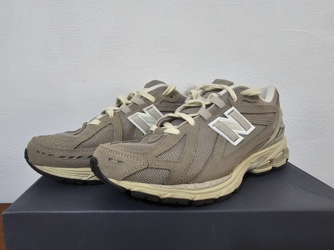 降價New Balance M1906RL 炭灰色US9, 他的時尚, 鞋, 運動鞋在旋轉拍賣