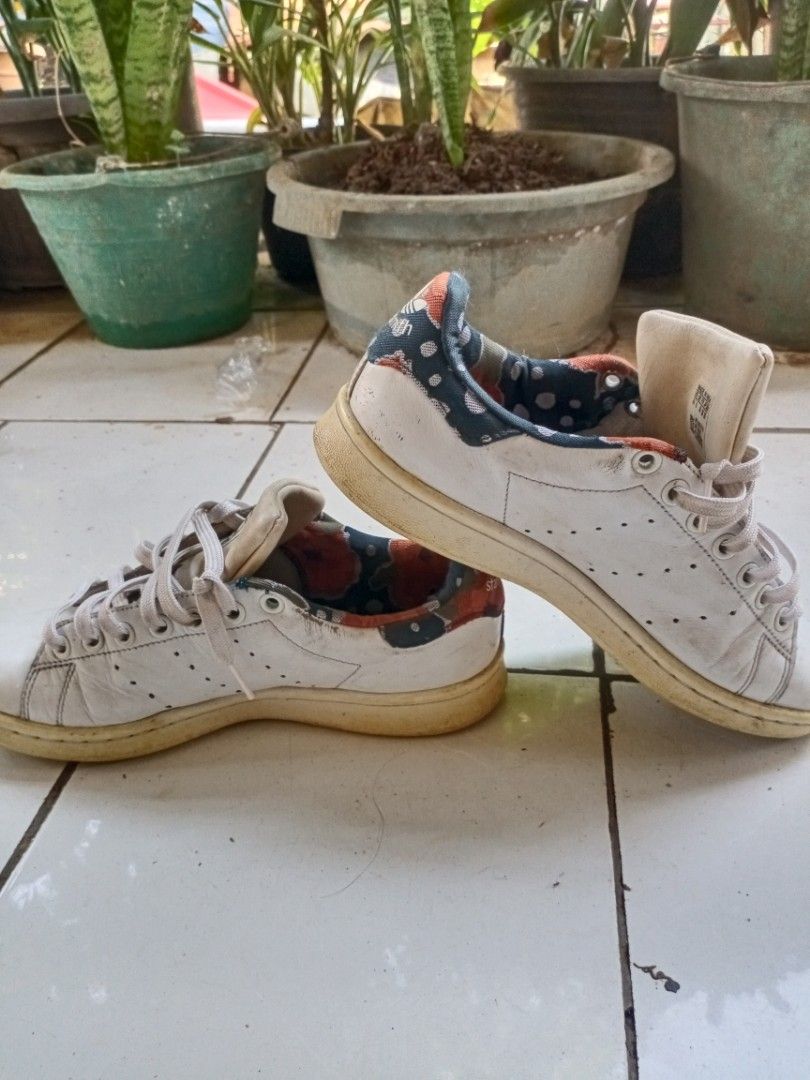 Stands sales smith shoes
