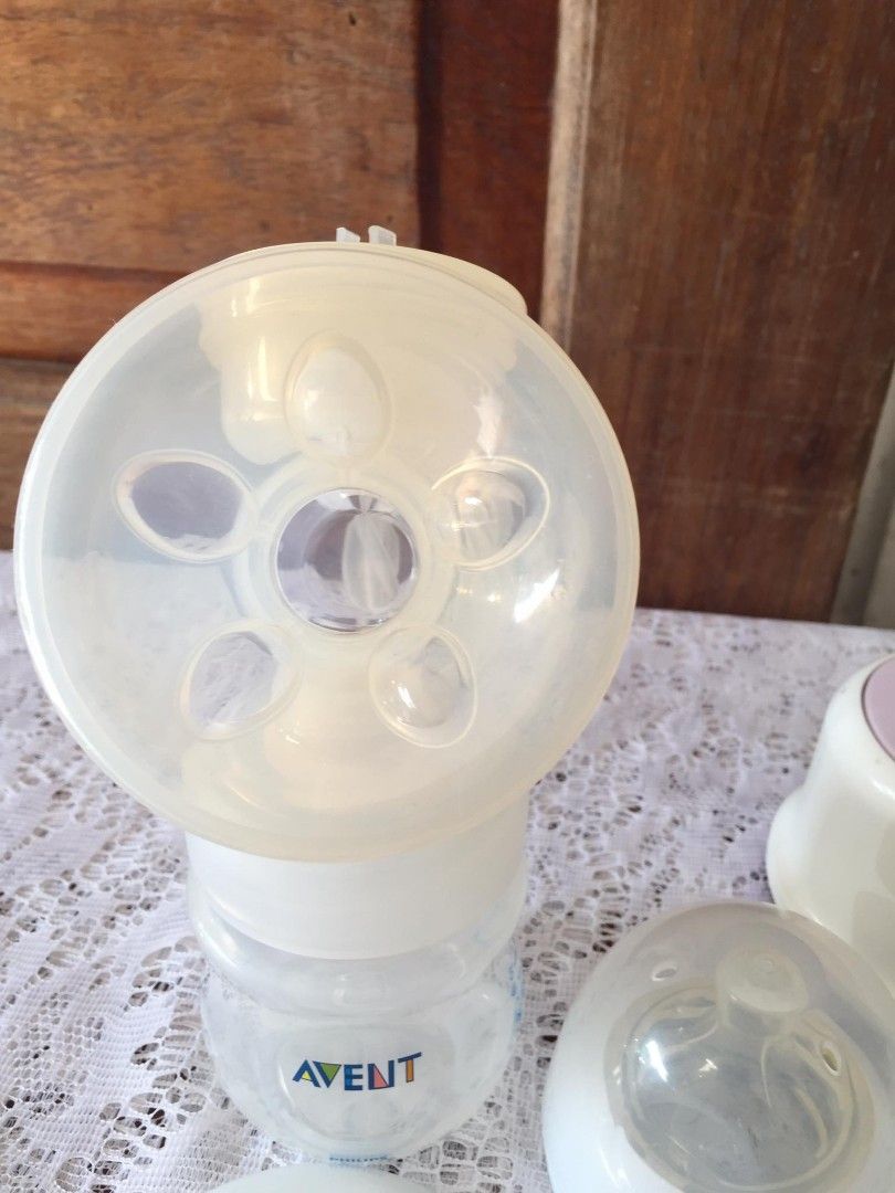 AVENT COMFORT SINGLE ELECTRIC BREAST (Category: Breastfeeding & Bottle Feeding) located in Tuguegarao City. Submitted by kikay.store.ph30 (Listing ID 1264127806, Image 2). Description: 25mm flange size with silicone cushion complete inclusion no box but will provide generic box MOD : JNT - LBC - BUS SHIPPING MOP : GCASH - BDO SHOPPE CHECK OUT ✅.