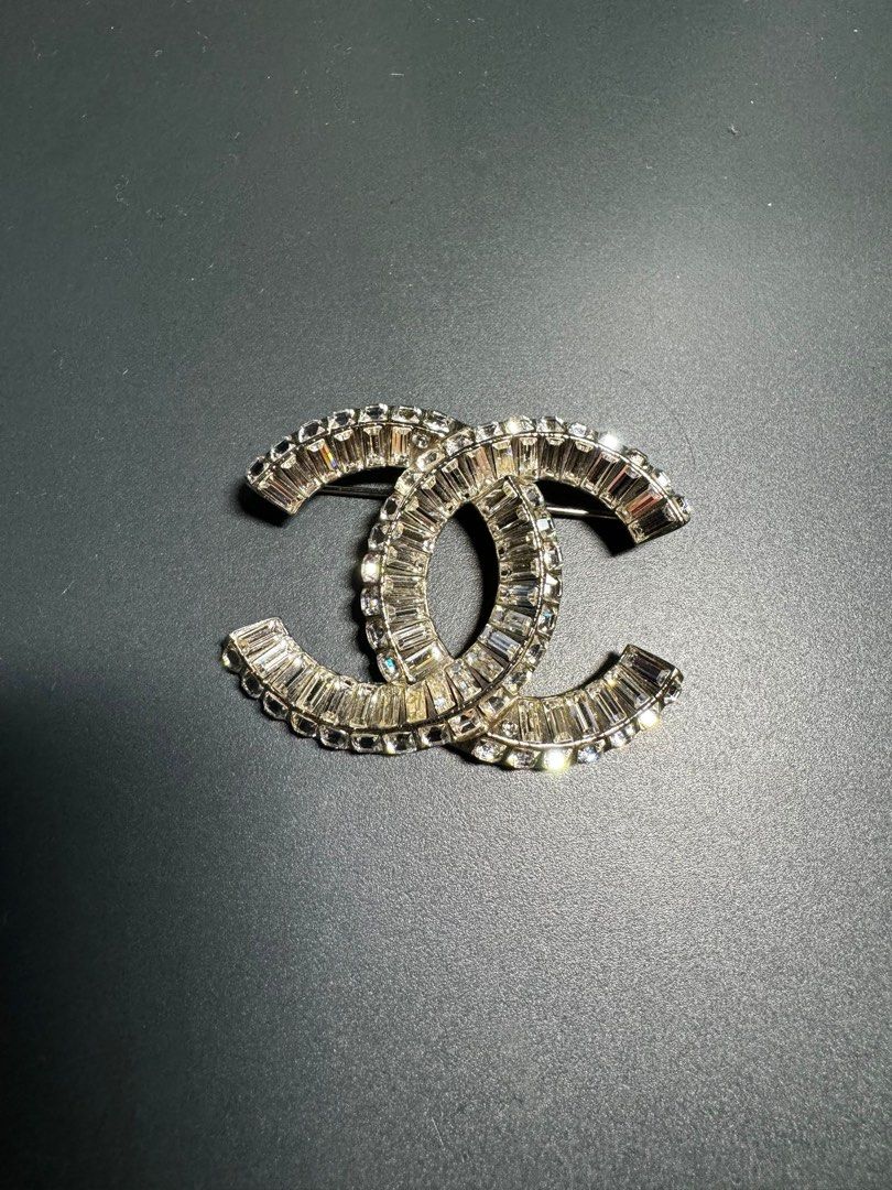 CHANEL CC Logo Swarovski Crystal Large Brooch Pin Silver