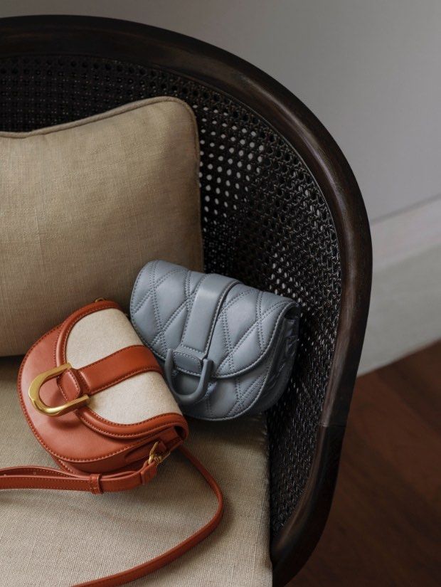 Quilted top saddle bag