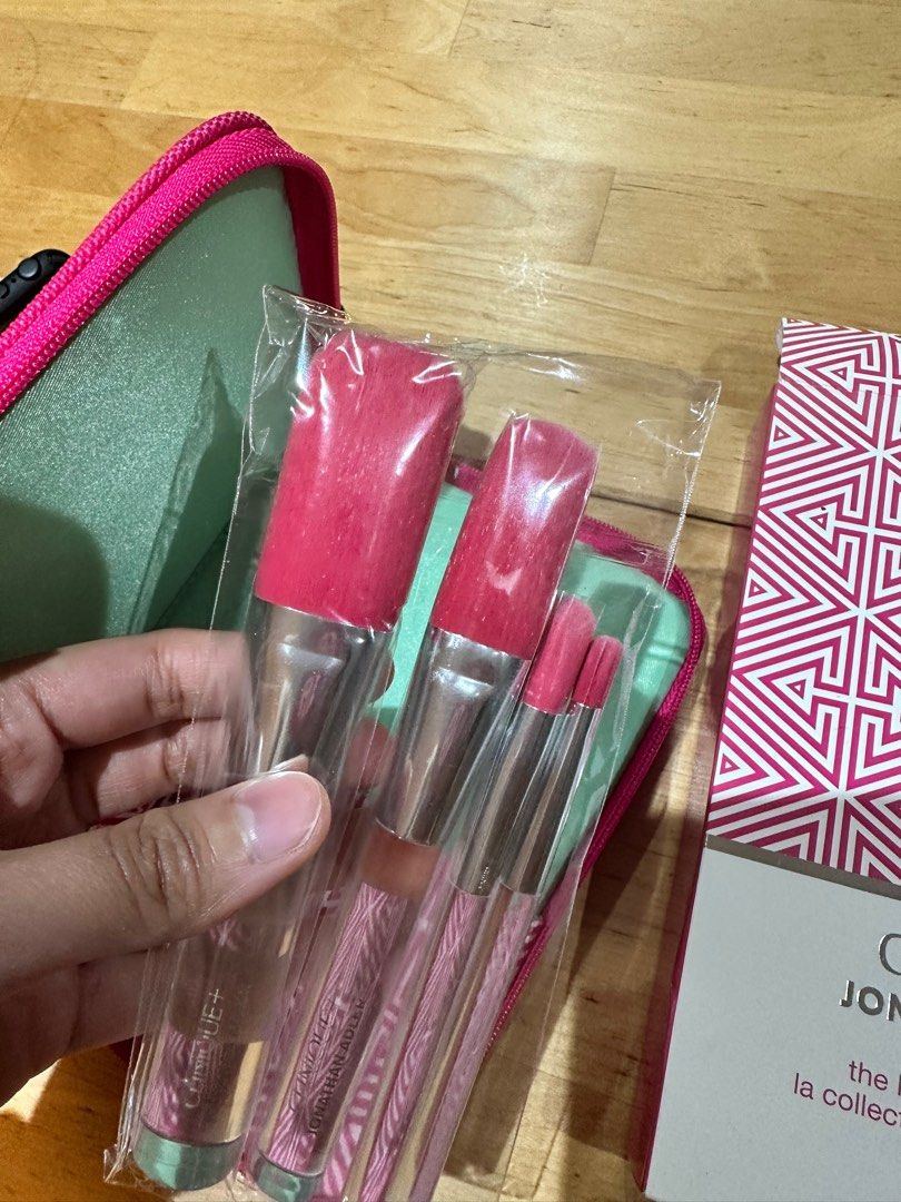 Clinique Brush Set, Beauty & Personal Care, Face, Makeup on Carousell