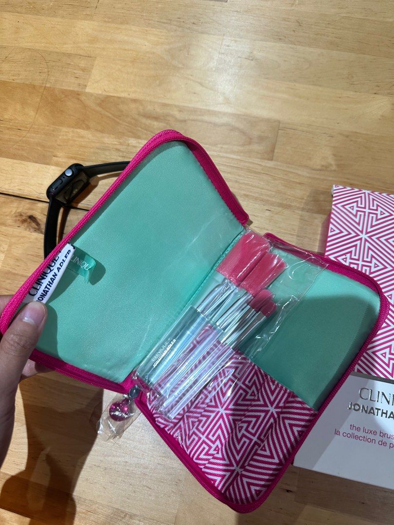 Clinique Brush Set, Beauty & Personal Care, Face, Makeup on Carousell