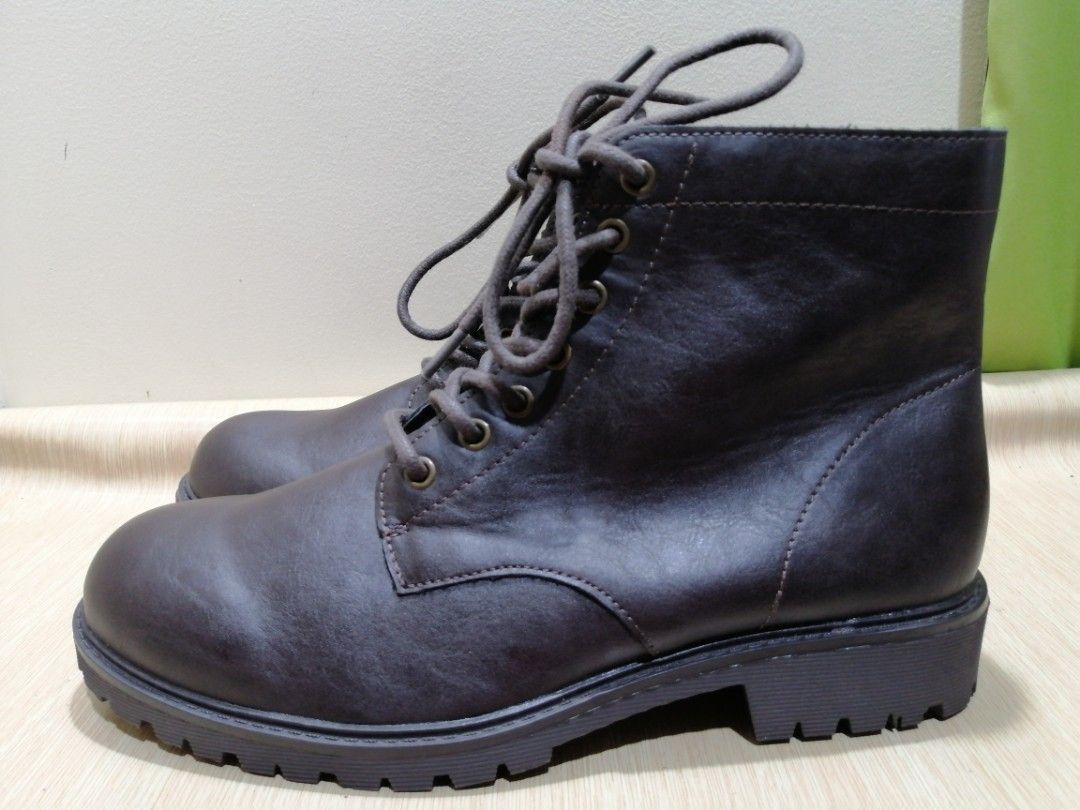 Club room clearance boots