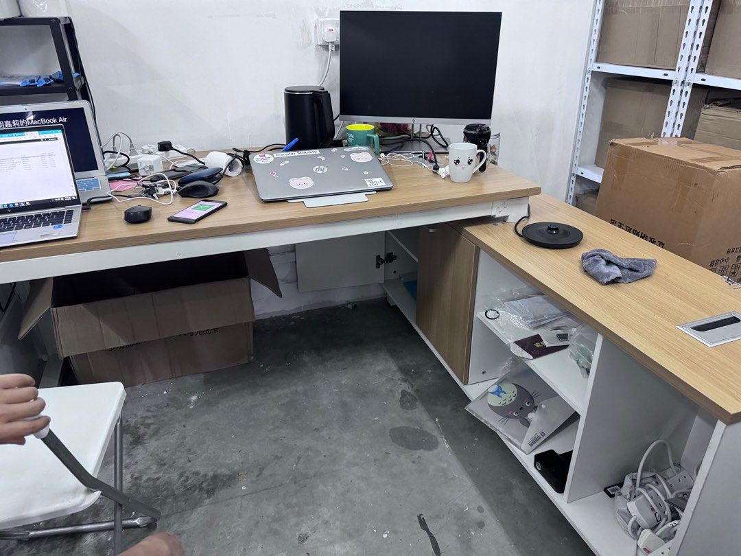 Computer Table (Category: Tables & Sets) located in Singapore. Submitted by joleehi (Listing ID 1264093161, Image 3). Description: .