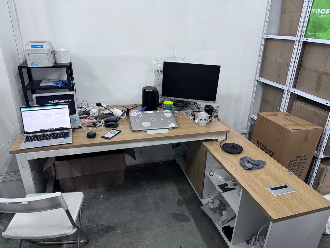 Computer Table (Category: Tables & Sets) located in Singapore. Submitted by joleehi (Listing ID 1264093161, Image 2). Description: .
