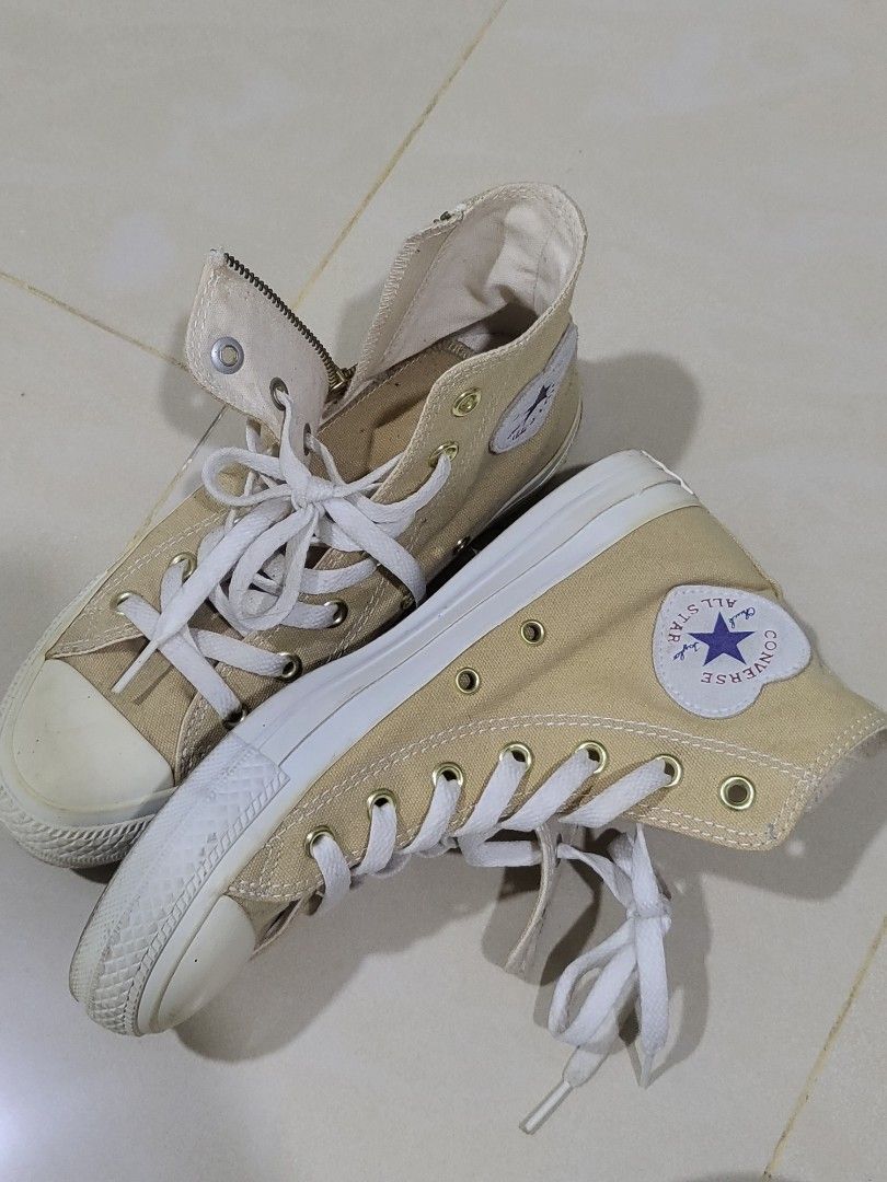 Cream converse with heart hotsell