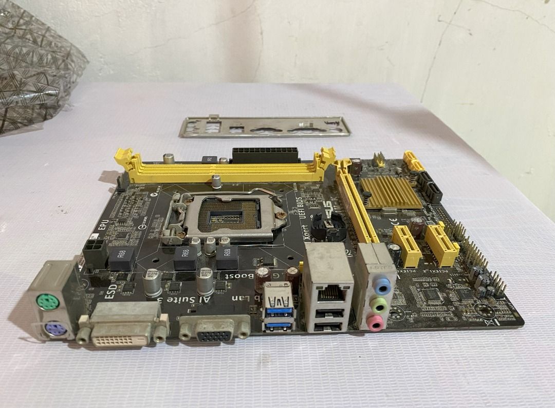 Defective ASUS H81M-K - Motherboard (Category: Computer Parts) located in Imus. Submitted by nhelsg2 (Listing ID 1264112353, Image 2). Description: Defective ASUS H81M-K - Motherboard This is listed for parts or repairs. Please view all pictures for a better description and contents. Buy it for parts, or to repair it. • Micro ATX • LGA1150 Socket Full spesc see : https://www.asus.com/ph/motherboards-components/motherboards/business/h81mk/techspec
