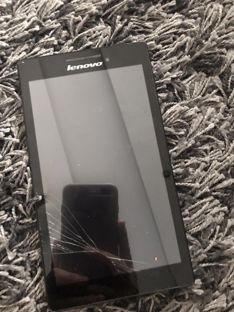 Defective Lenovo Tablet (Parts only) (Category: Android) located in Caloocan City. Submitted by belleandbelle (Listing ID 1264144190, Image 1). Description: LED Screen - damaged.