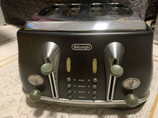 Delonghi Toaster