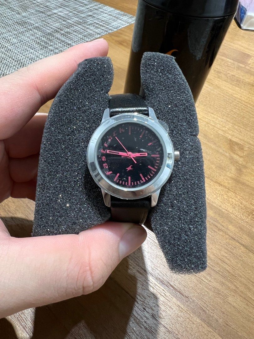 Fastrack ng38003pp05c hotsell tees watch
