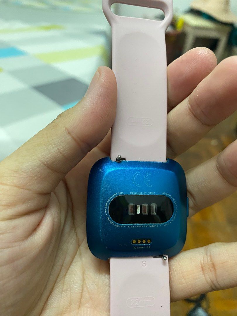 Removing fitbit 2025 versa band