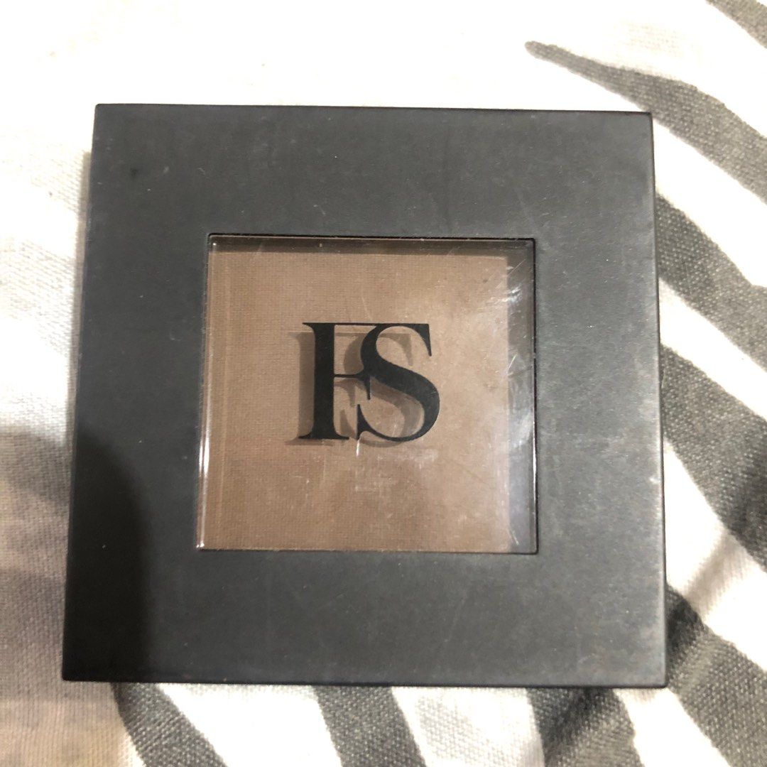 FS Single Eyeshadow [Mahogany Wood] (Category: Makeup) located in Manila. Submitted by enndrelithe (Listing ID 1264166998, Image 1). Description: 🥰 MOP: Spee Checkout [dm me for link] .