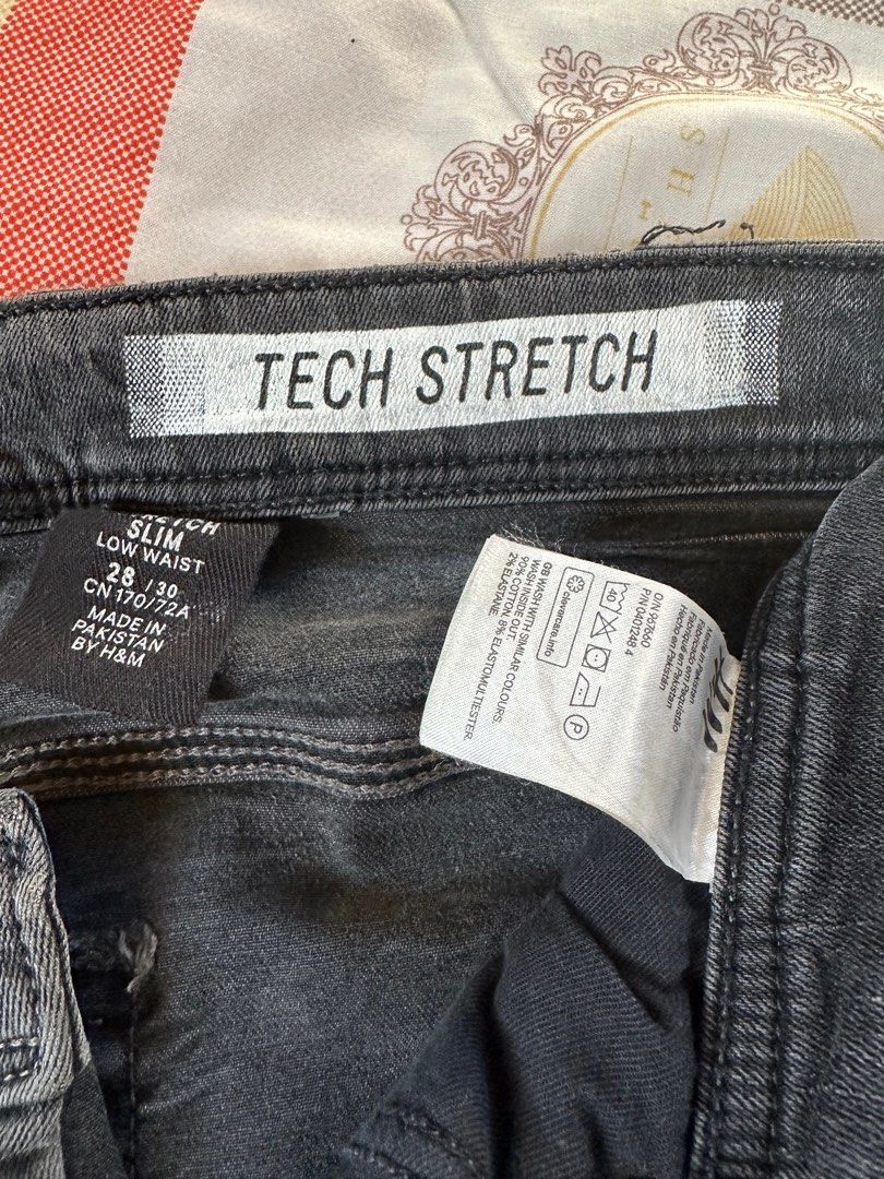 H&M Tech Stretch Slim (Category: Activewear) located in Manila. Submitted by trycatch (Listing ID 1264162287, Image 3). Description: Brand New (Gift) Fitted but never been used RFS: Too tight.
