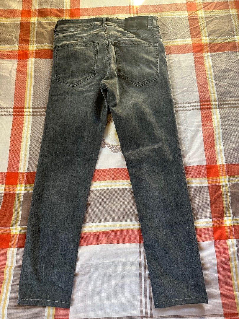 H&M Tech Stretch Slim (Category: Activewear) located in Manila. Submitted by trycatch (Listing ID 1264162287, Image 2). Description: Brand New (Gift) Fitted but never been used RFS: Too tight.
