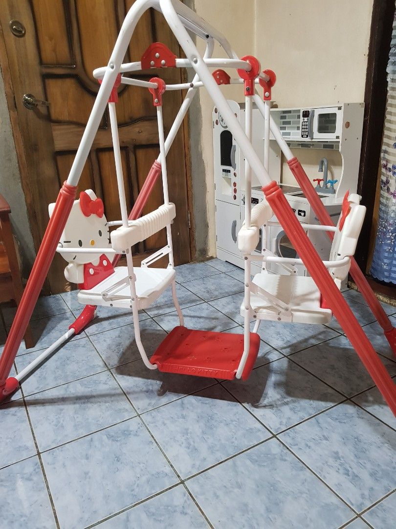 HELLO KITTY DOUBLE METAL SWING (Category: Infant Playtime) located in Don Carlos. Submitted by Lav_Marie (Listing ID 1264205679, Image 1). Description: ⭐HELLO KITTY DOUBLE METAL SWING⭐ Imported from Japan 🇯🇵 ✅Heavy duty super matibay ✅Can hold up to 5 years (25kgs) per seat ✅Foldable swing easy to store ✅Frame is made of metal ✅Hello kitty hard plastic chair ✅With safety barriers ✅With foot stand/rest ✅Perfect for indoor or outdoor playground ✅
