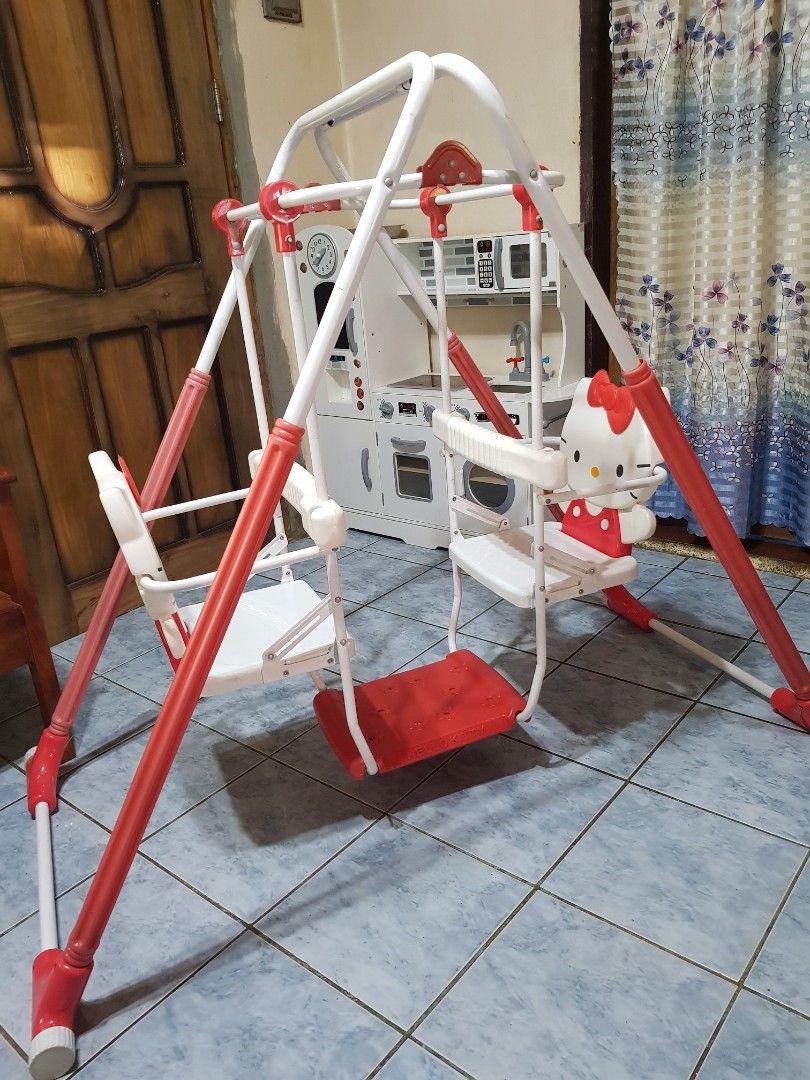 HELLO KITTY DOUBLE METAL SWING (Category: Infant Playtime) located in Don Carlos. Submitted by Lav_Marie (Listing ID 1264205679, Image 2). Description: ⭐HELLO KITTY DOUBLE METAL SWING⭐ Imported from Japan 🇯🇵 ✅Heavy duty super matibay ✅Can hold up to 5 years (25kgs) per seat ✅Foldable swing easy to store ✅Frame is made of metal ✅Hello kitty hard plastic chair ✅With safety barriers ✅With foot stand/rest ✅Perfect for indoor or outdoor playground ✅