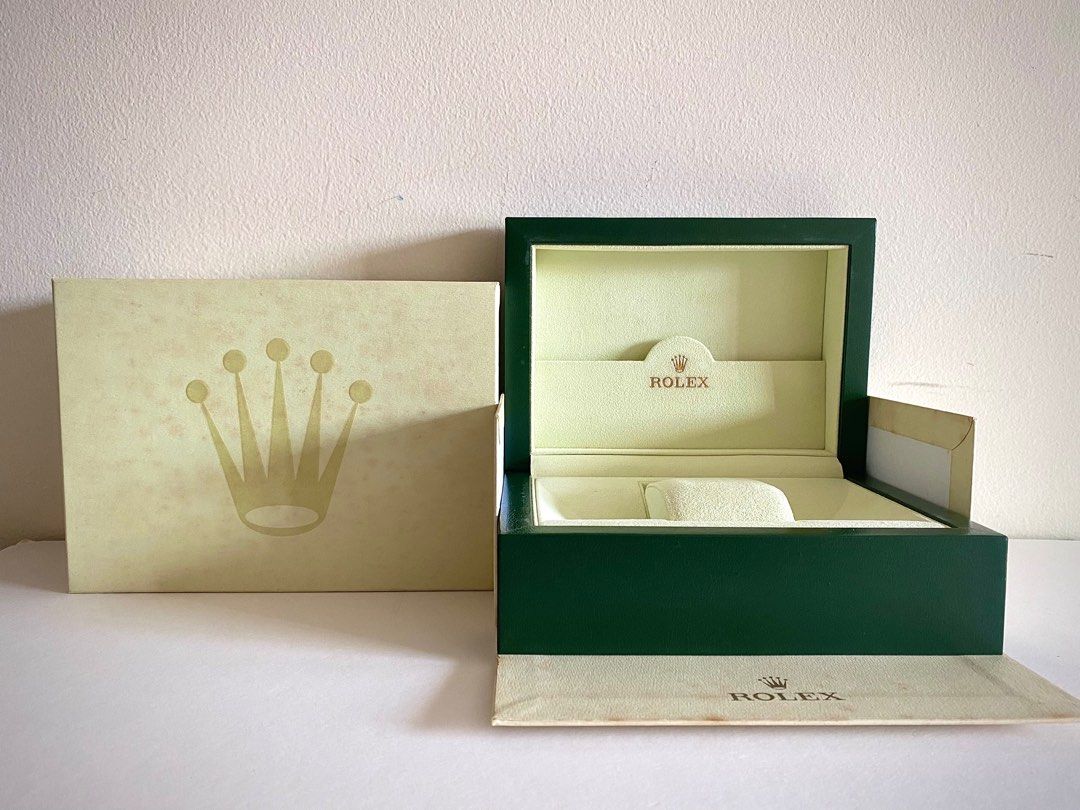 In stock Authentic Rolex medium size green wave box with cushion