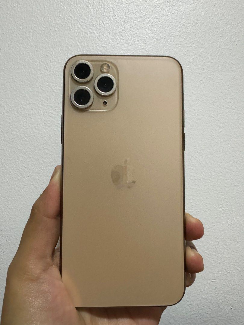 iphone 11 pro 256gb dual sim (Category: iPhone 11 Series) located in Cainta. Submitted by adriannee (Listing ID 1264126610, Image 2). Description: iPhone 11 pro gold - 256gb - HK variant, dual physical sim - battery recently change - lcd replaced last October - can include phone cases and unused tempered glass - with box, cable, case.