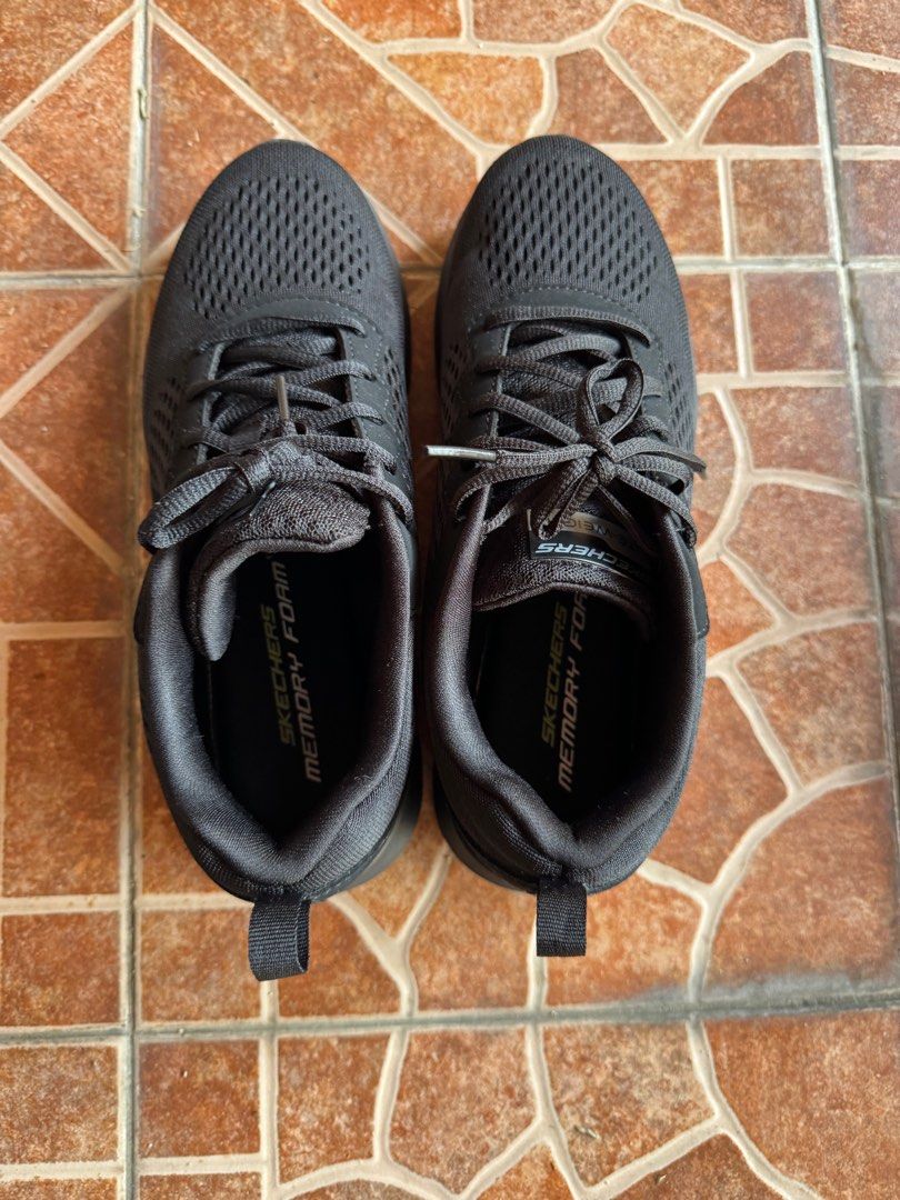 Kasut sukan Skechers