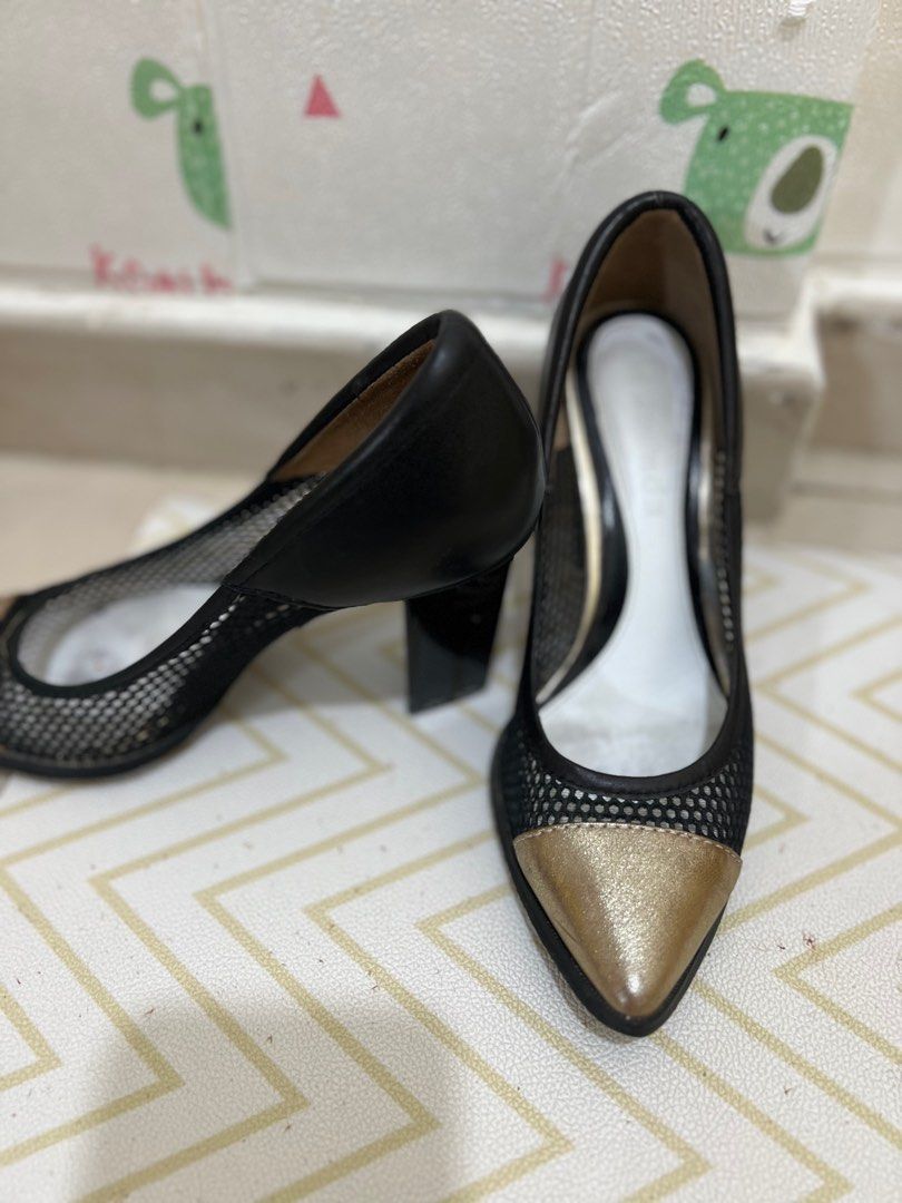 Le top saunda shoes