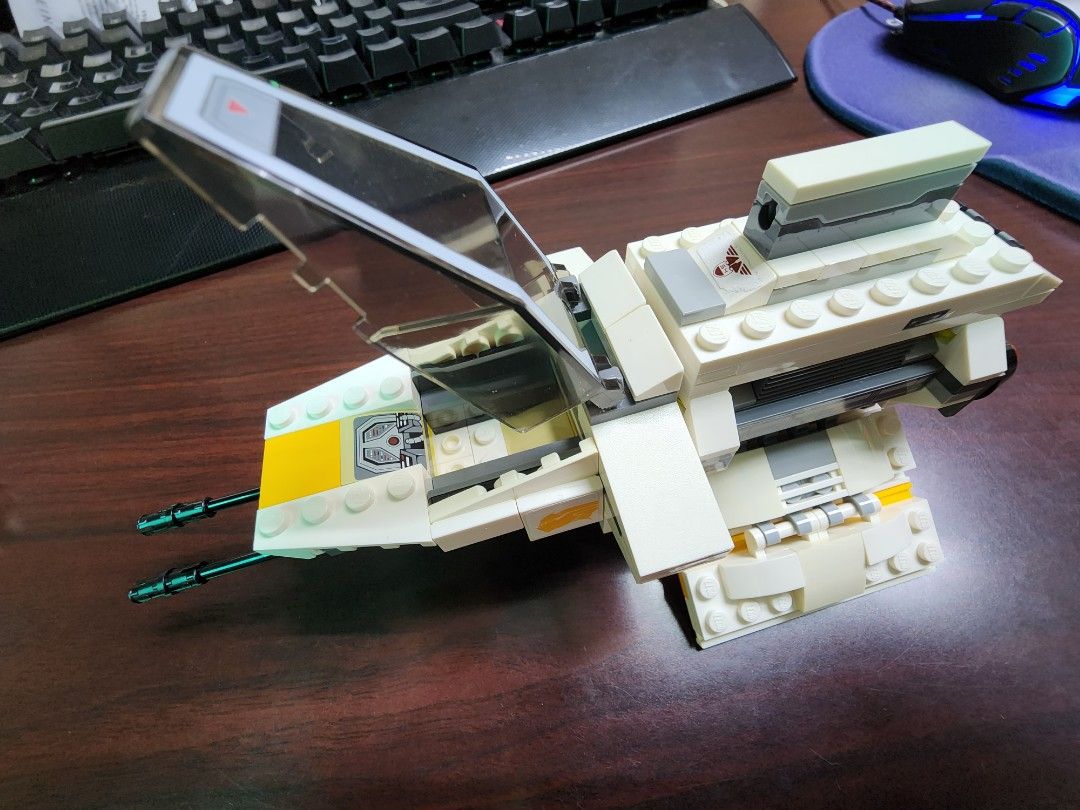 Lego Starwars 75048 Rebels The Phantom 1 (Category: Lego & Building Sets) located in Quezon City. Submitted by brickdaddy8 (Listing ID 1264151554, Image 2). Description: In good condition, Ship Only, rare retired set. No missing piece, Complete..