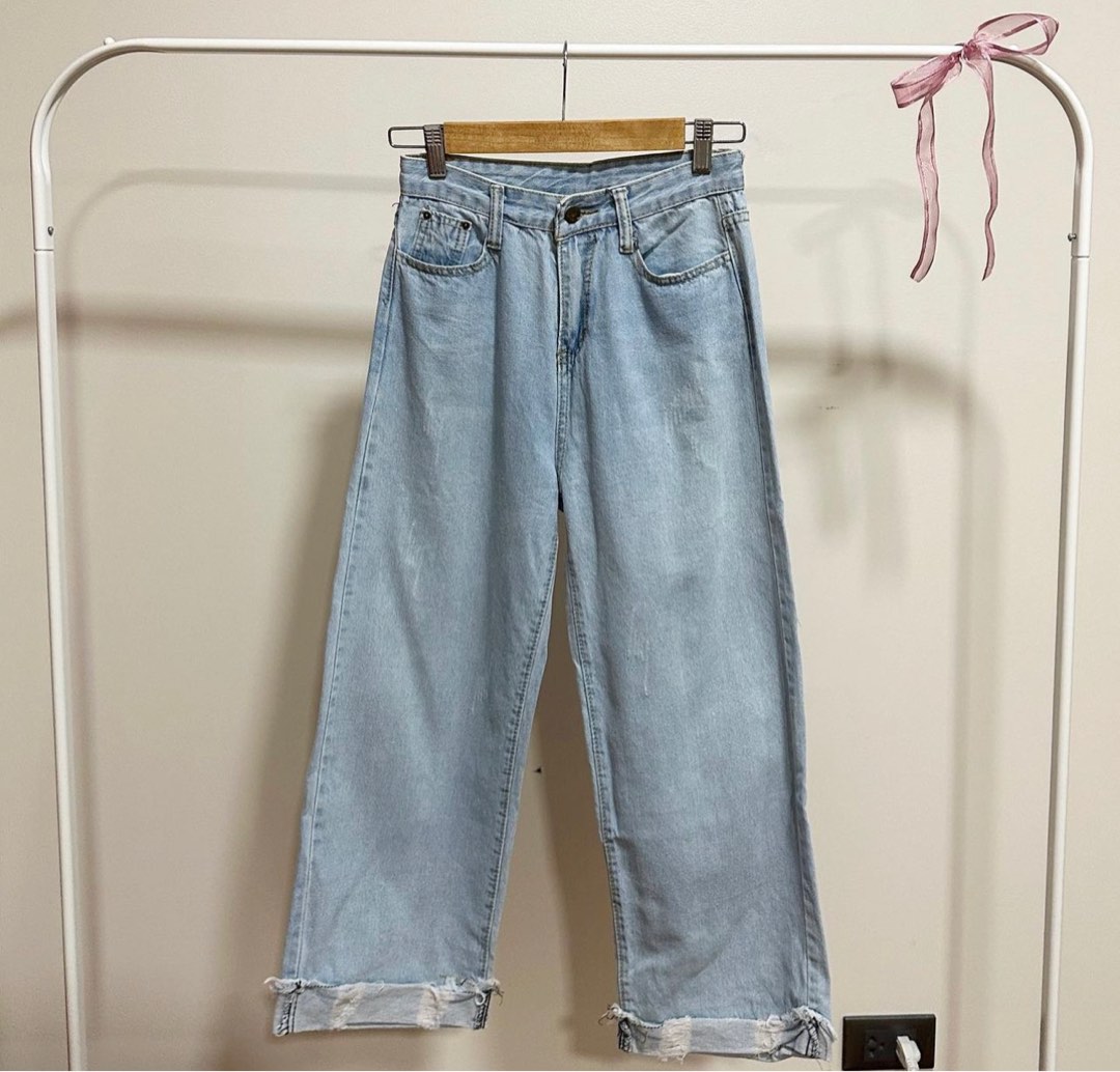 Light Wash Mom jeans, Women's Fashion, Bottoms, Jeans on Carousell
