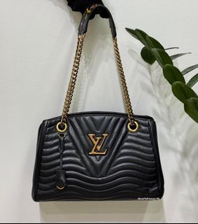 Louis Vuitton® Lockme Ever BB Black. Size in 2023