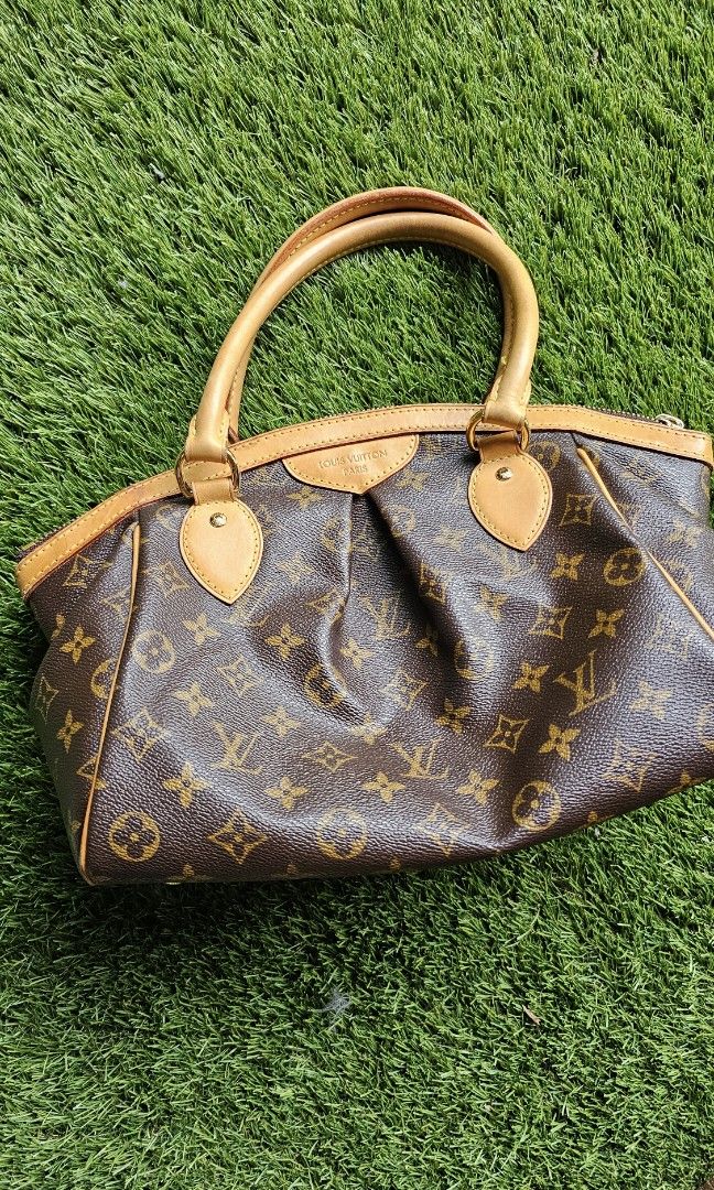 Lv Tivoli shoulder bag Pm (Category: Luxury Bags & Wallets) located in Bulacan. Submitted by ms.gemini (Listing ID 1264229583, Image 2). Description: Bag is in Good Condition MEDIUM SIZE Guaranteed Authentic pls check each and every photo provided for the bag's condition Inclusion is Dustbag only no more box pls pm / Dm me for more inquiries.