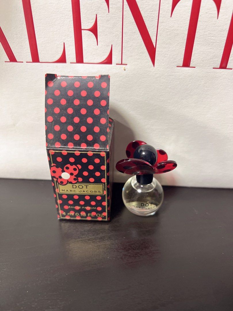 Marc jacobs 2025 red dot perfume