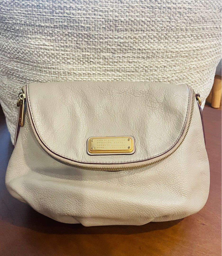 Sling bag with removable strap clearance