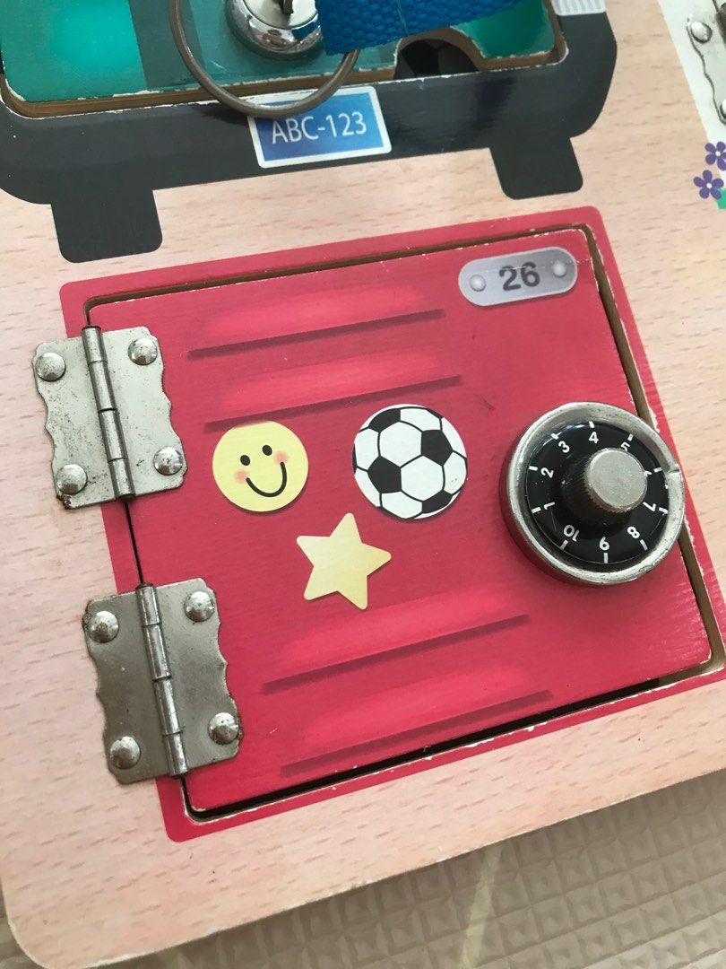 Melissa & Doug Lock & Latch board, Hobbies & Toys, Toys & Games on