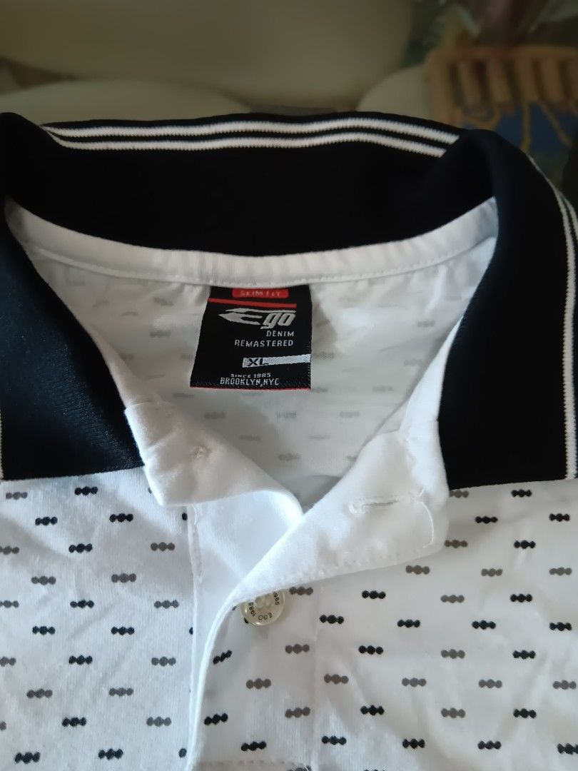 MENS white polo shirt (Category: Tshirts & Polo Shirts ) located in Quezon City. Submitted by saleparade (Listing ID 1264167980, Image 2). Description: too small so we're selling it *no damage *color is still intact *i am decluttering that is why im selling low. *these are placed in a vacuum bag kaya gusot gusot Shipping c/o buyer *Pickup is allowed at + 963 gen. kalentong mandaluyong or + garden island condom. new manila qc * used but not abuse 