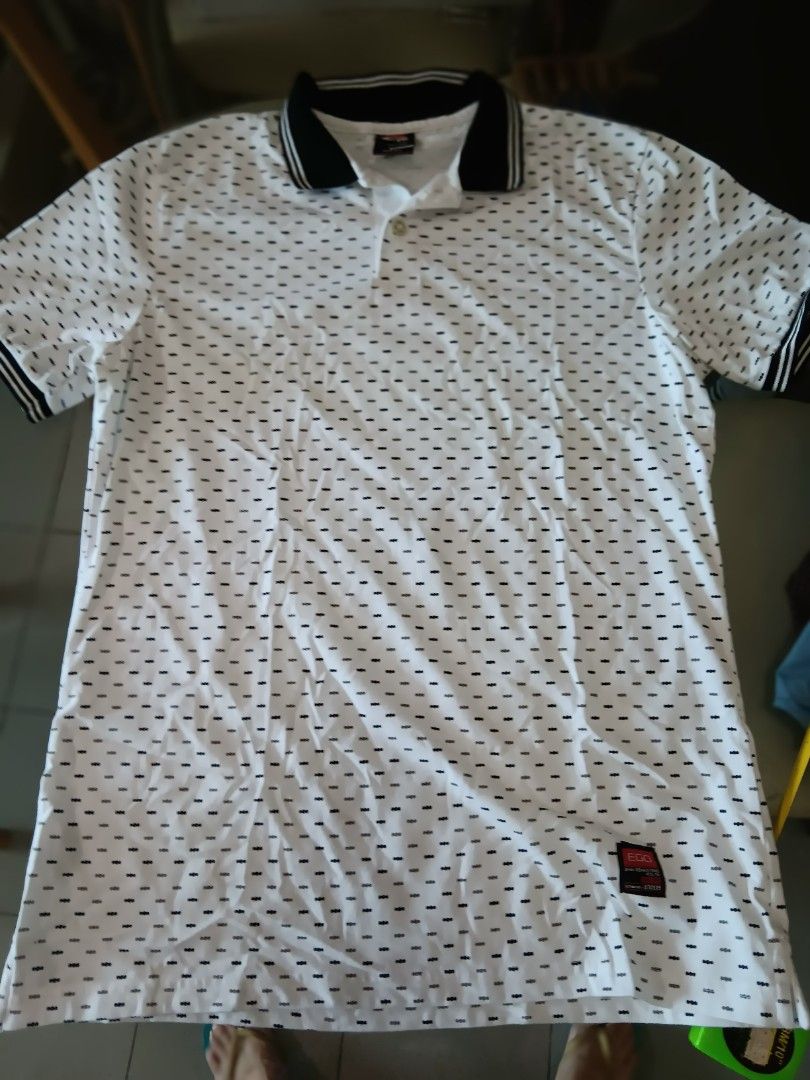 MENS white polo shirt (Category: Tshirts & Polo Shirts ) located in Quezon City. Submitted by saleparade (Listing ID 1264167980, Image 1). Description: too small so we're selling it *no damage *color is still intact *i am decluttering that is why im selling low. *these are placed in a vacuum bag kaya gusot gusot Shipping c/o buyer *Pickup is allowed at + 963 gen. kalentong mandaluyong or + garden island condom. new manila qc * used but not abuse 