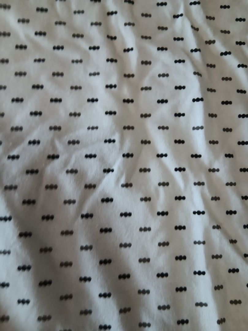 MENS white polo shirt (Category: Tshirts & Polo Shirts ) located in Quezon City. Submitted by saleparade (Listing ID 1264167980, Image 3). Description: too small so we're selling it *no damage *color is still intact *i am decluttering that is why im selling low. *these are placed in a vacuum bag kaya gusot gusot Shipping c/o buyer *Pickup is allowed at + 963 gen. kalentong mandaluyong or + garden island condom. new manila qc * used but not abuse 
