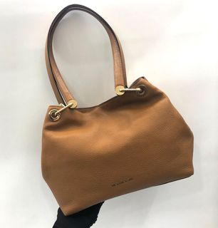 MICHAEL KORS Jet Set Medium Saffiano Leather Top-Zip Tote Bag, Women's  Fashion, Bags & Wallets, Shoulder Bags on Carousell