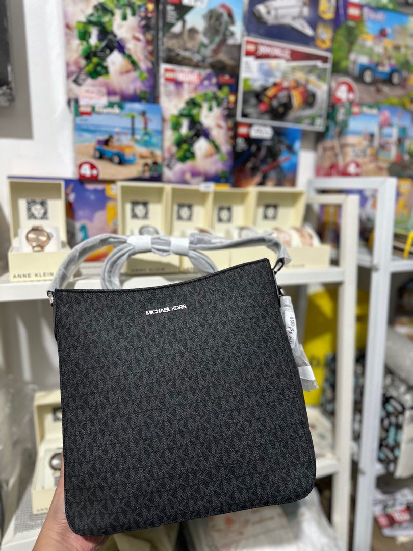 Free delivery MK Michael Kors Messenger Bag bought from US