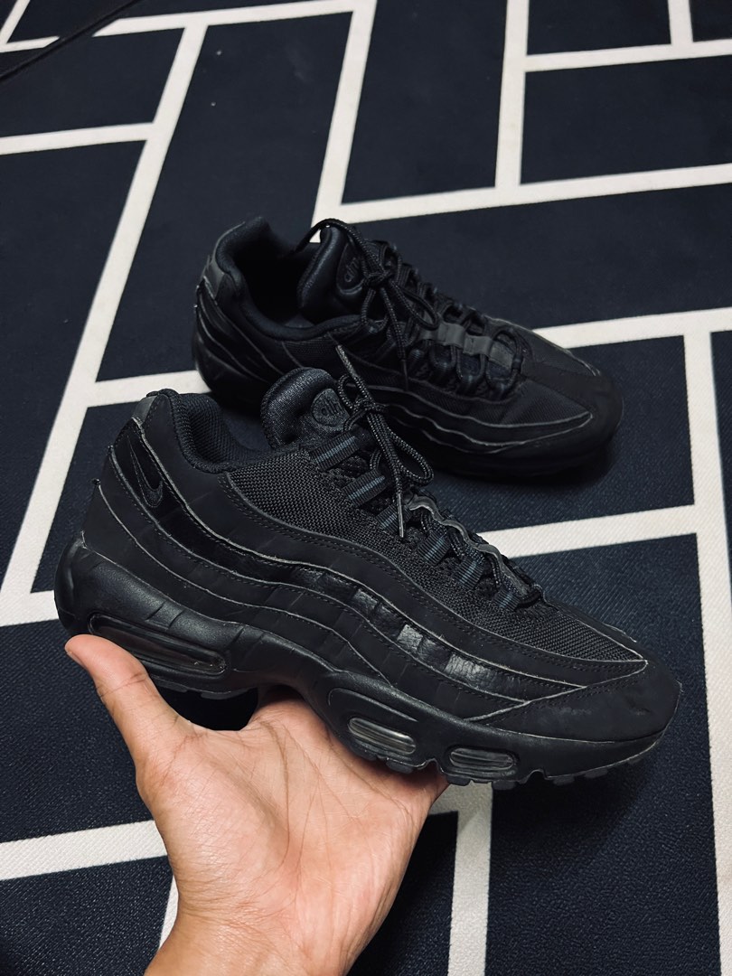 Air max 95 triple black on feet discount