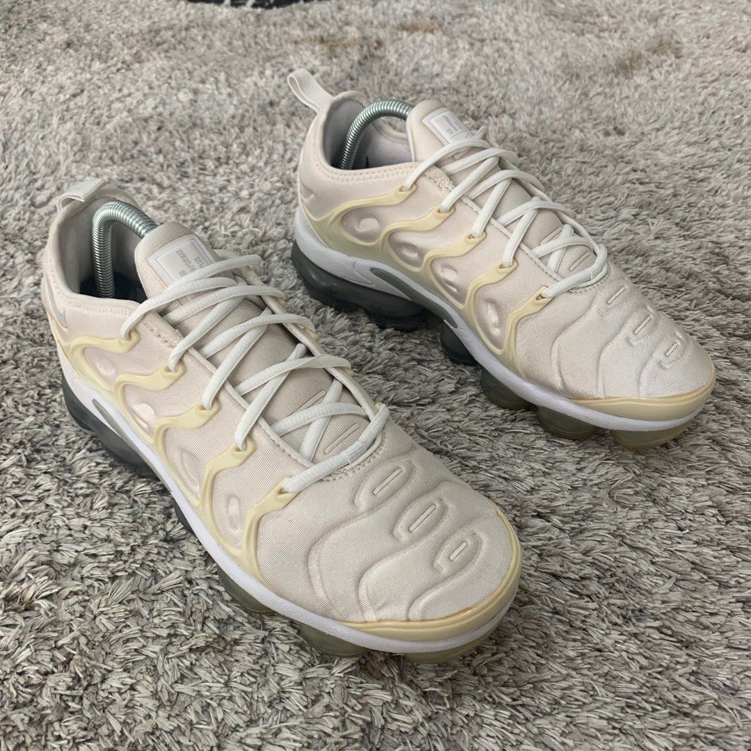 Nike air vapormax plus grey,, Fesyen Pria, Sepatu Sneakers
