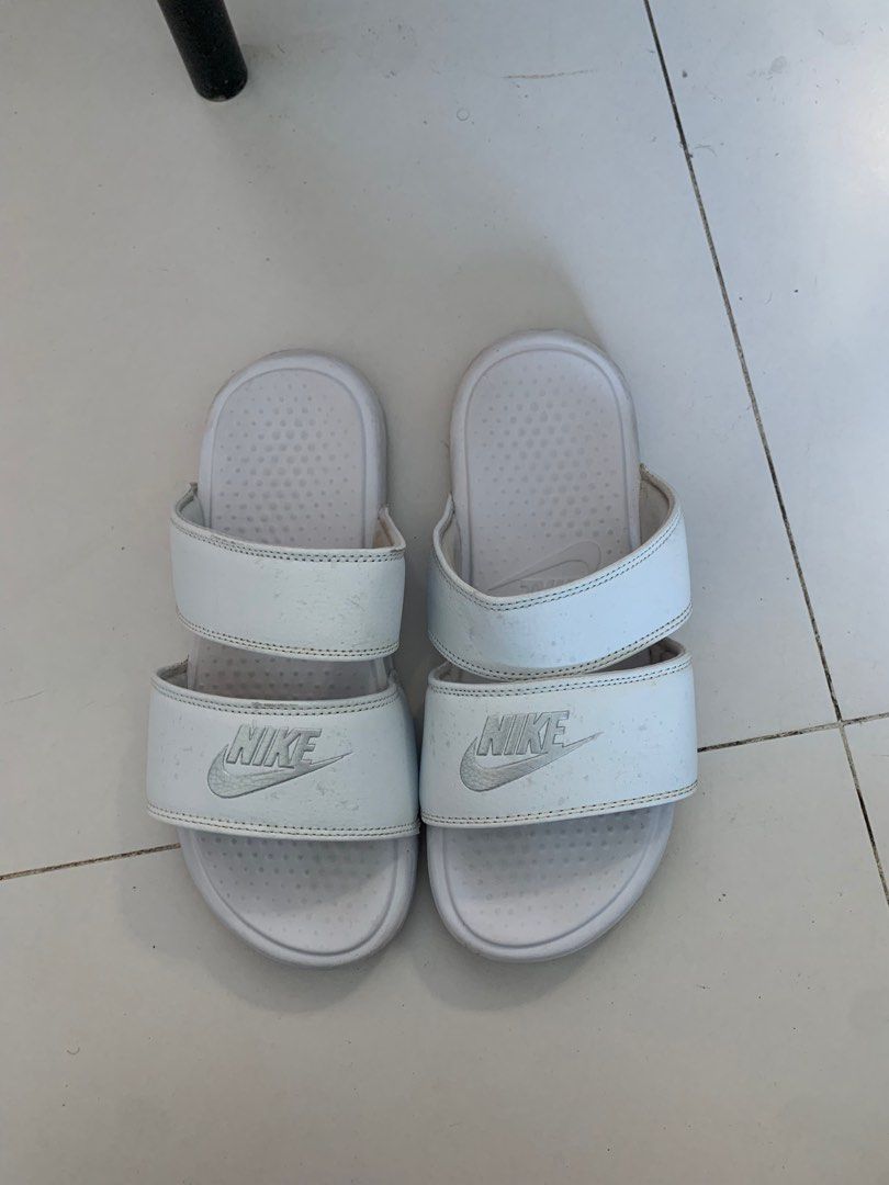White two hotsell strap nike slides