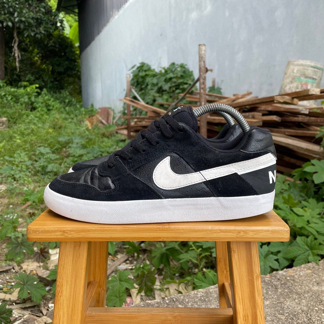 Nike sb delta hotsell force black white
