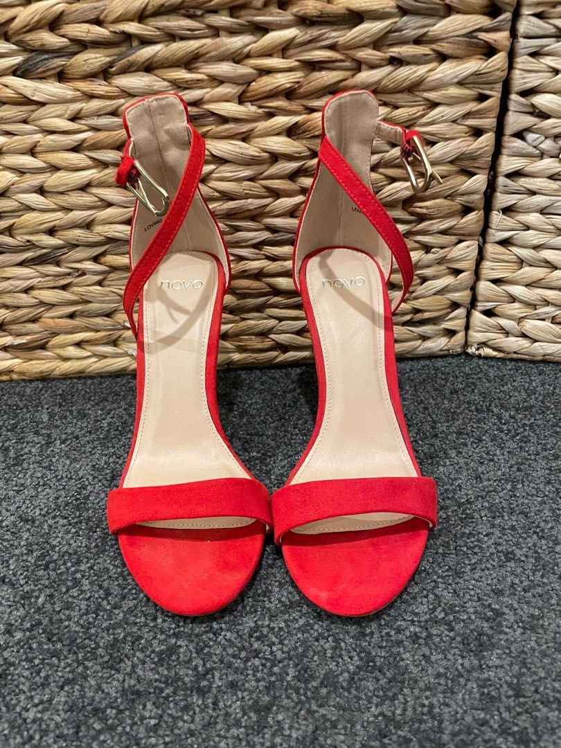 Novo 2025 red heels
