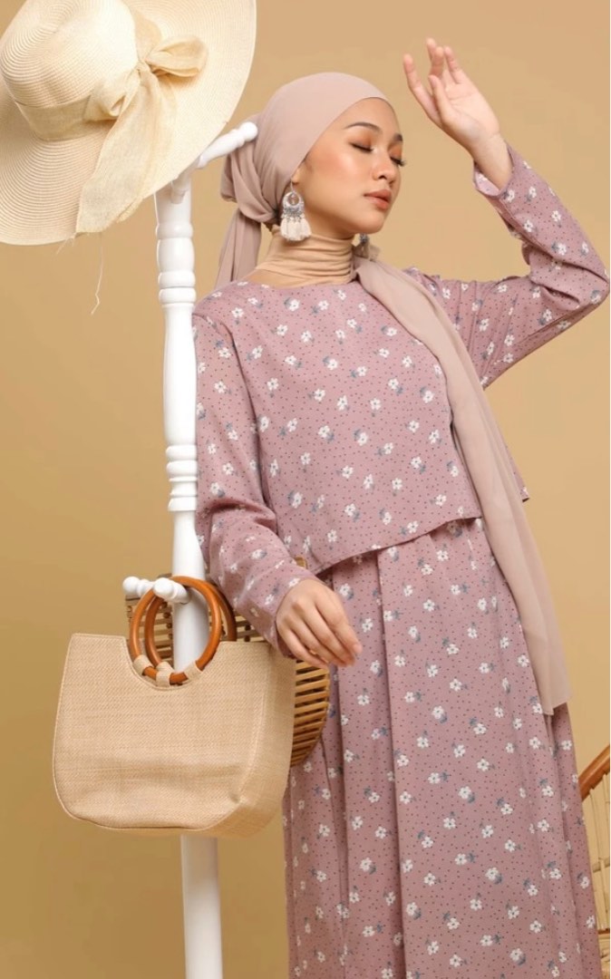 One piece sales dress with outer