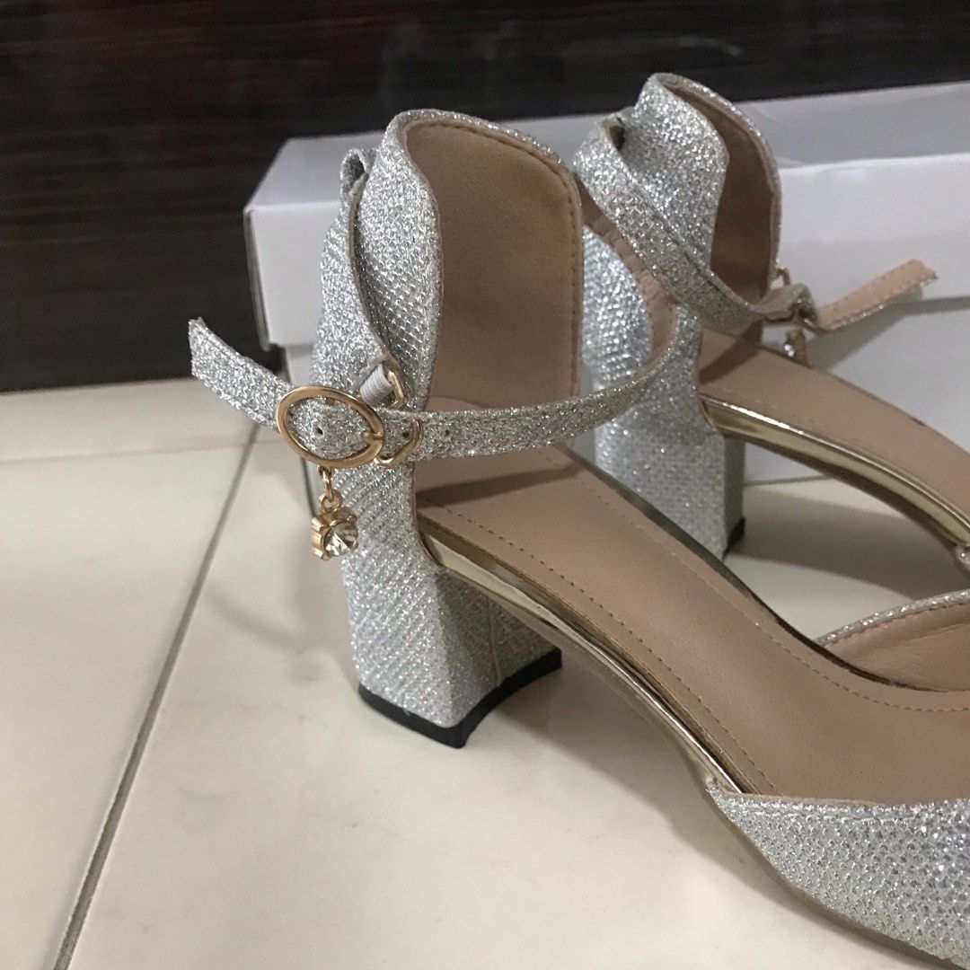 Size 3 hot sale prom shoes