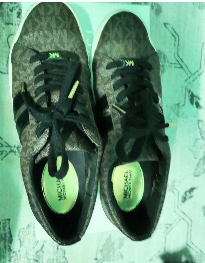 Used hotsell mk shoes
