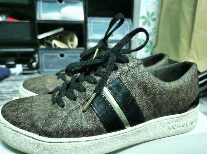 Used mk shoes discount