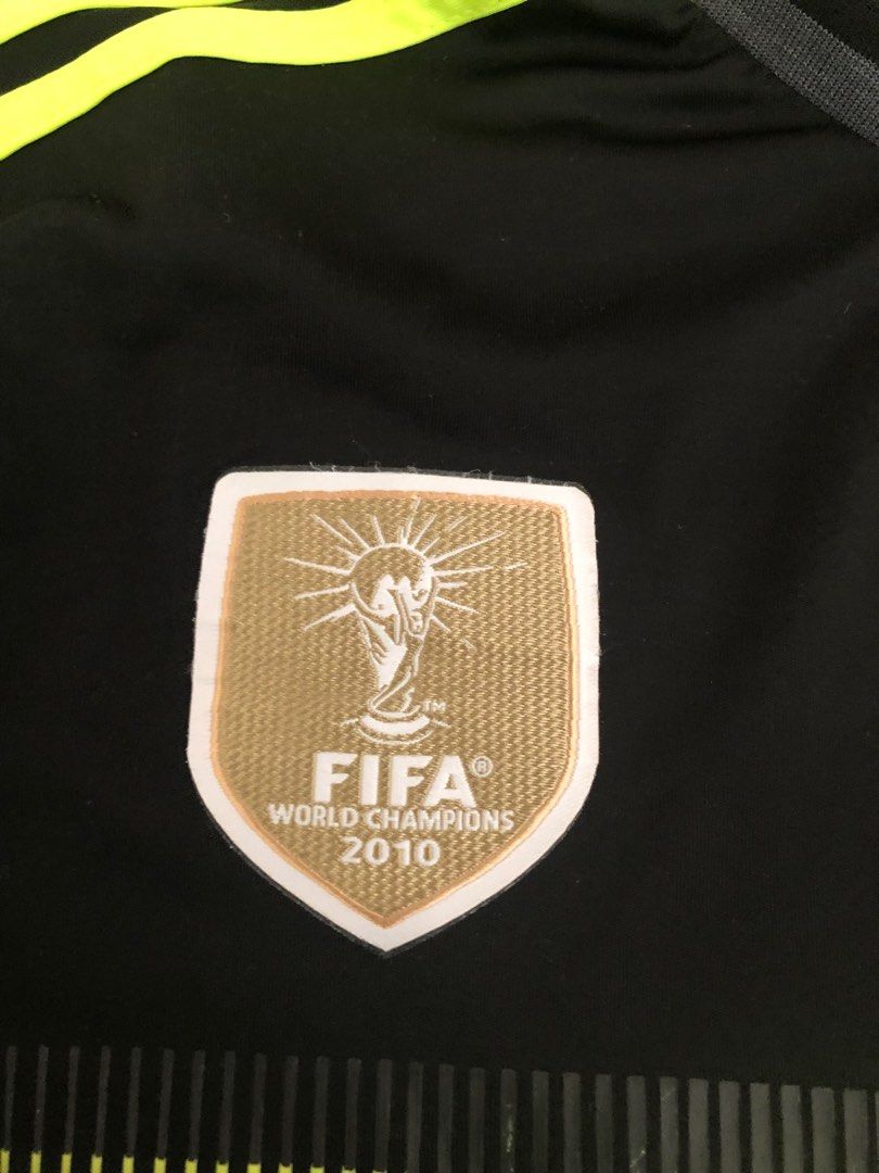 Spain National Xavi jersey (Category: Men's Clothes) located in Penshurst. Submitted by leoniemckin (Listing ID 1264164297, Image 2). Description: .