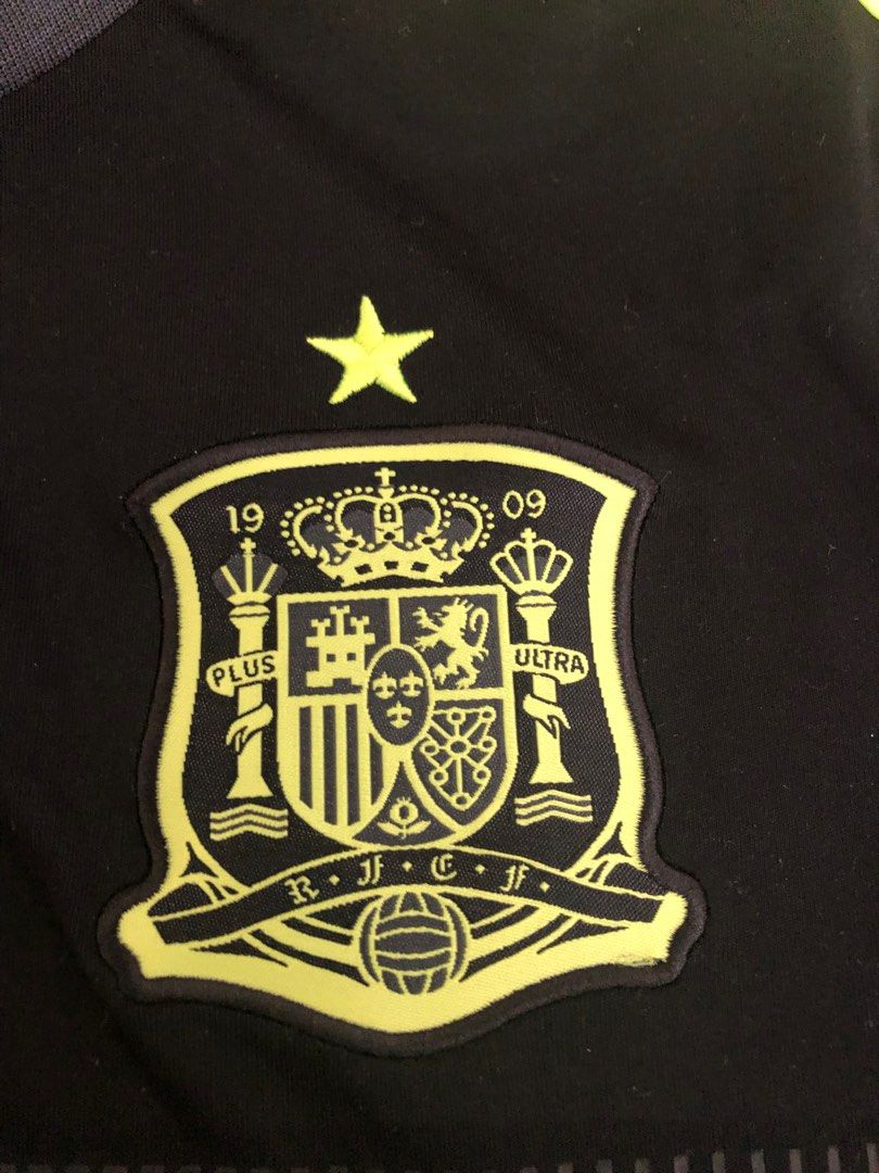 Spain National Xavi jersey (Category: Men's Clothes) located in Penshurst. Submitted by leoniemckin (Listing ID 1264164297, Image 3). Description: .