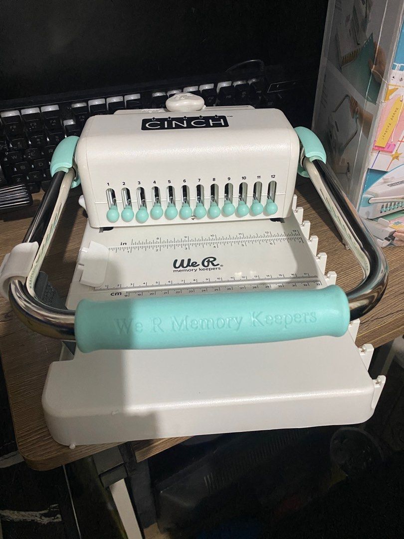 TEAL CINCH BINDING MACHINE (Circle Holes), Hobbies & Toys, Stationary